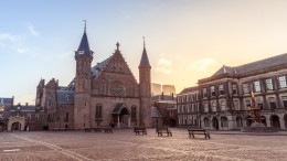 Ambtenaren moeten weg van het Binnenhof