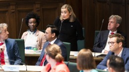 Vrouwelijke politici vaker slachtoffer van online agressie en geweld