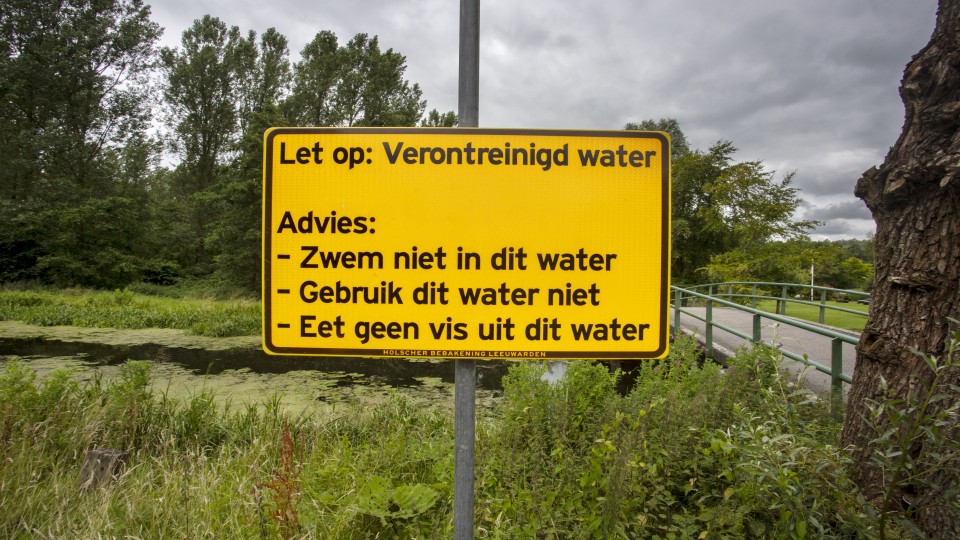 De Jelsumer Feart is vervuild met PFAS afkomstig van de militaire vliegbasis Leeuwarden.