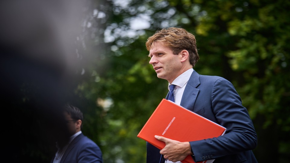 Staatssecretaris Vincent Karremans (Jeugd, Preventie en Sport) komt aan bij het Catshuis voor de ministerraad. Foto: Phil Nijhuis (ANP)