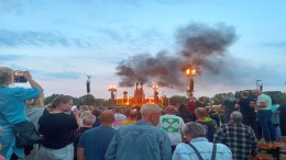 ‘Vergunningverleners? Ze – zijn – er – niet.’