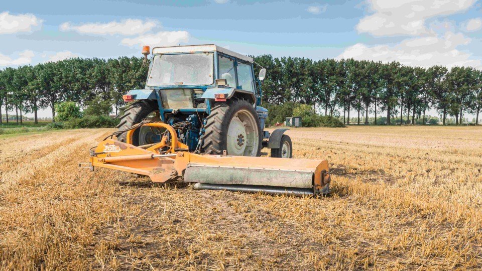 Tractor met klepelmaaier