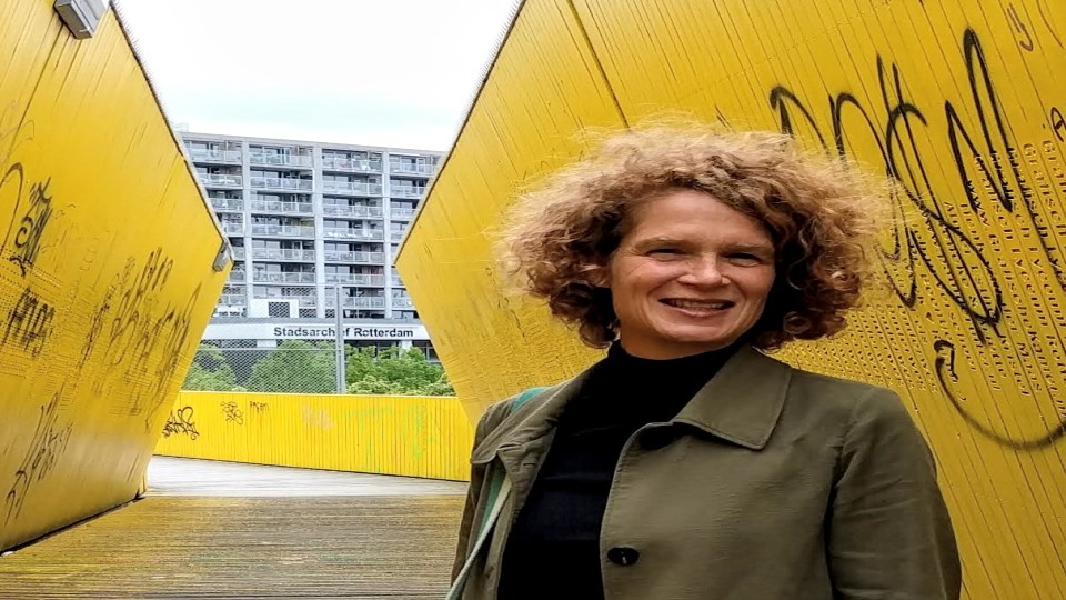 Een portret van Stans Goudsmit, kinderombudsman van Rotterdam.