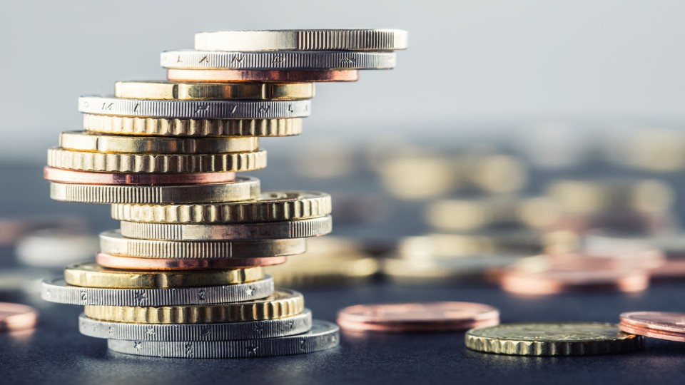 Stapel-euro-s-shutterstock-382756177.jpg