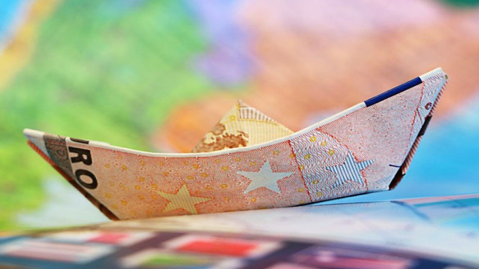geld---bootje-van-50-euro-biljet.jpg
