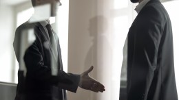 Schaduwmacht ondermijnt de rechtsstaat