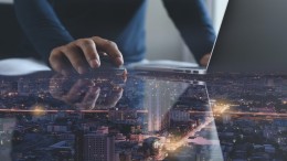 Overheid geeft vakantiegangers advies: update 'slimme' apparaten