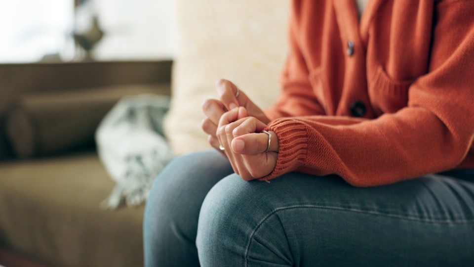 Vrouw nerveus Shutterstock