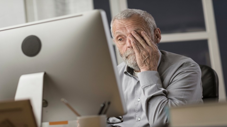 Man computer frustratie