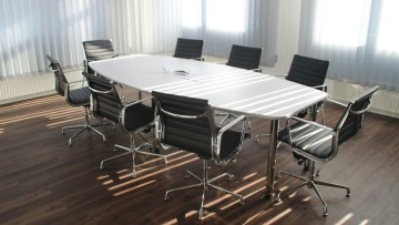 Het ravijnjaar, organisatiewijzigingen en medezeggenschap