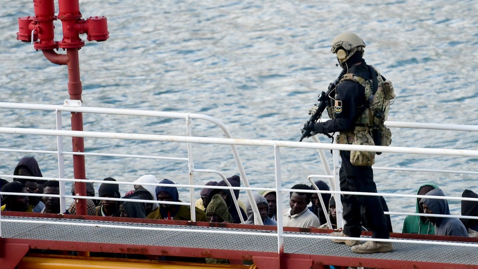 Militairen aan boord van de El Hiblu 1 in 2019