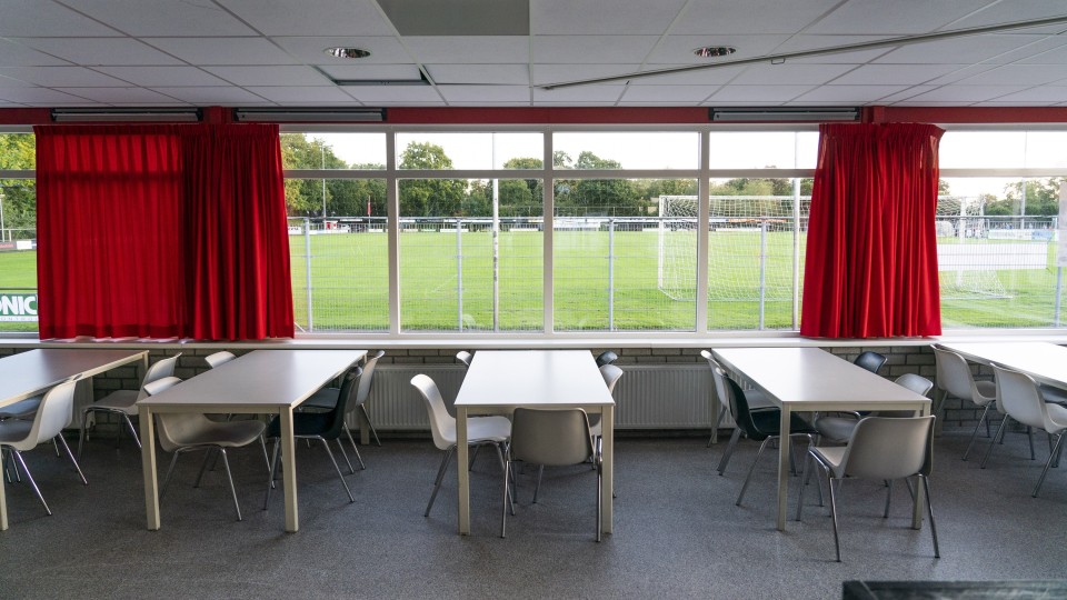 Lege voetbalkantine.