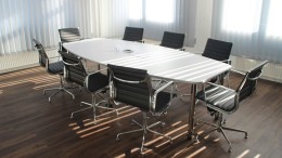 Het ravijnjaar, organisatiewijzigingen en medezeggenschap