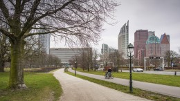 ‘Rijksambtenaren moeten zich vaker uitspreken’