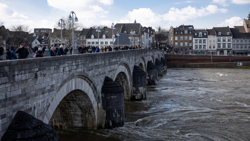 Hoogwater in de Maas bij Maastricht