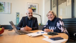 Almere doet het goed in vluchtelingenaanpak