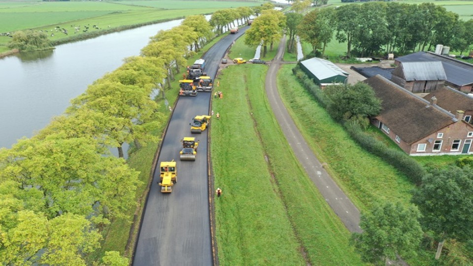 Aanleg van biobased asfalt in de provincie Overijssel.