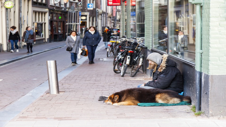 Dakloze-Amsterdam-shutterstock-413097871.jpg