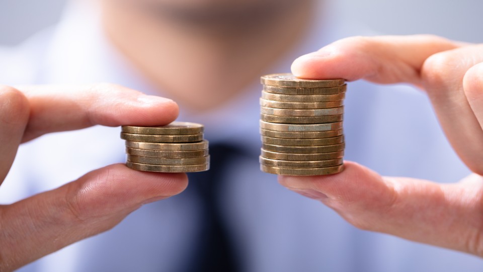 De overheid moet als werkgever arbeidsvoorwaarden verbeteren