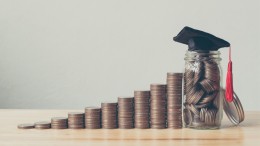 Maak scholing voor politieke ambtsdragers gratis