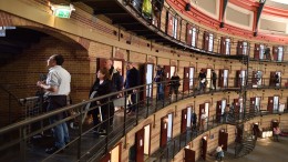 ‘Op een stoel in Ter Apel kun je niet integreren’