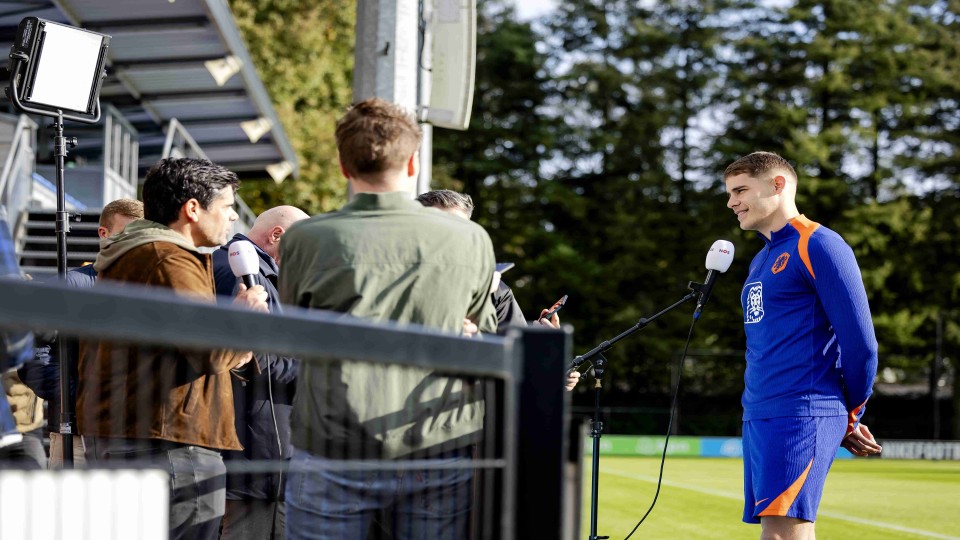 Interview van international Micky van der Ven op de KNVB Campus in Zeist