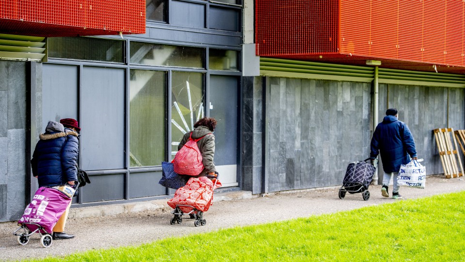 Vrouwen met boodschappentassen. Foto: Robin Utrecht/ANP