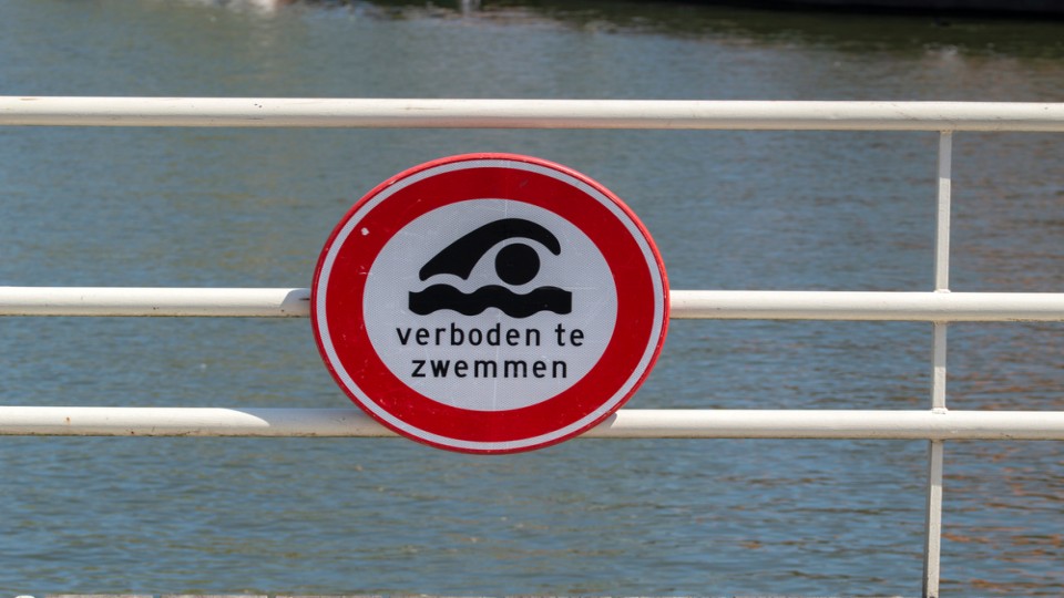 bord verboden te zwemmen