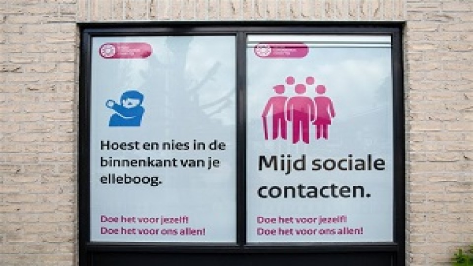 Corona-richtlijnen-bord
