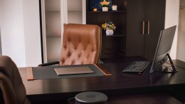 240.000 euro voor 300 bureaustoelen