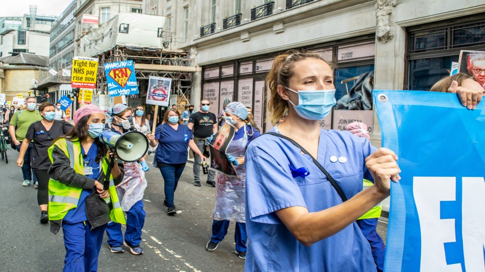 Britse zorgmedewerkers staken voor loonsverhoging - september 2020, London, UK