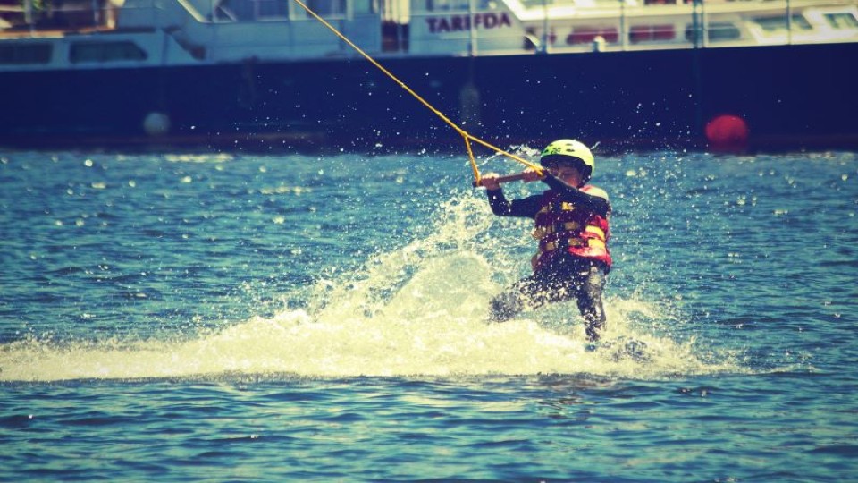 Minimaregeling - kind op waterskies