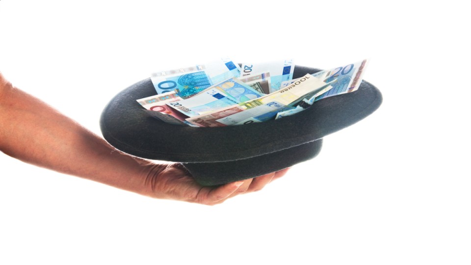 Hoge hoed met geld