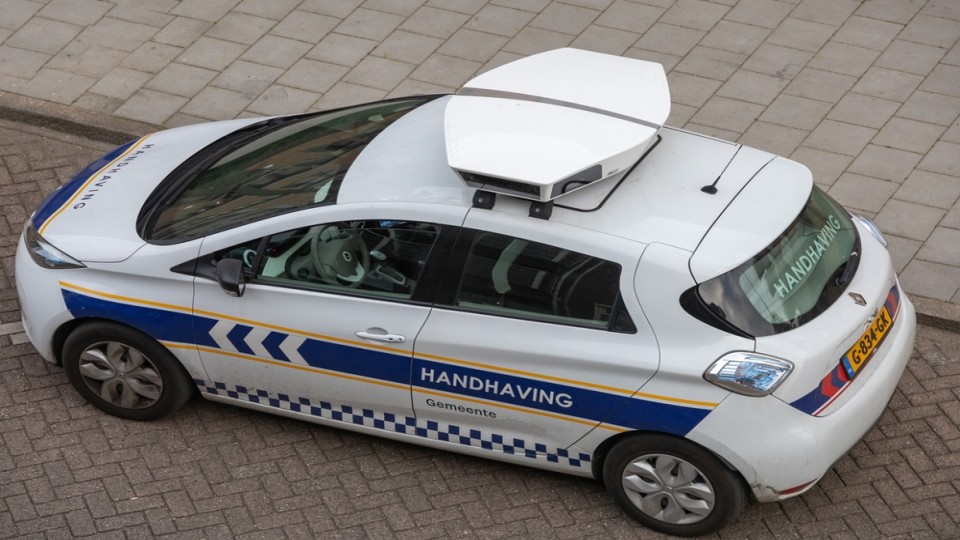 Een scanauto moet de parkeerinkomsten doen stijgen.