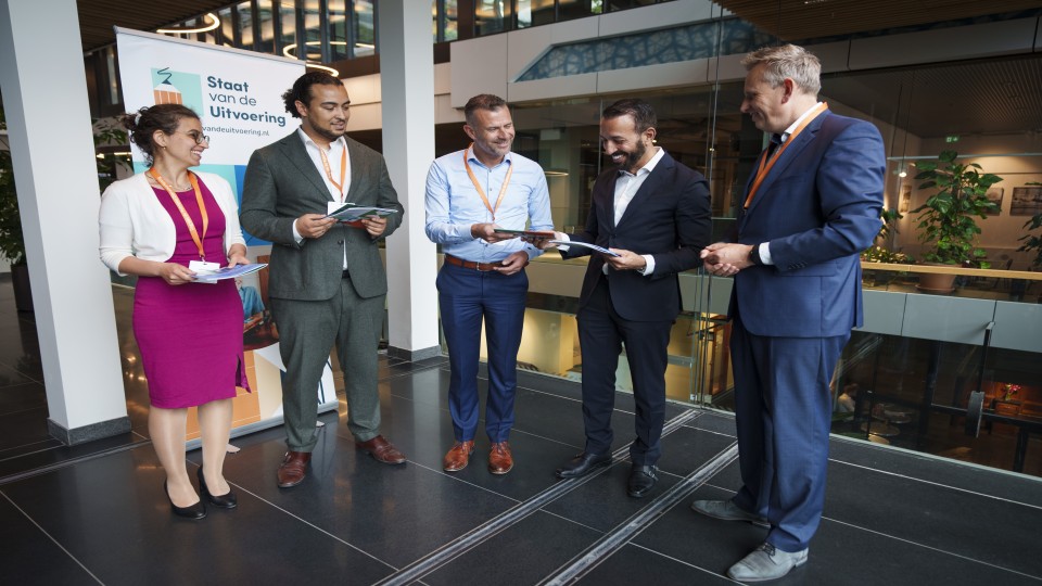 Overhandiging Special 2023. Van links naar rechts: Hind Dekker, Don Ceder, Mark Strolenberg, Abdeluheb Choho, Evert-Jan Slootweg