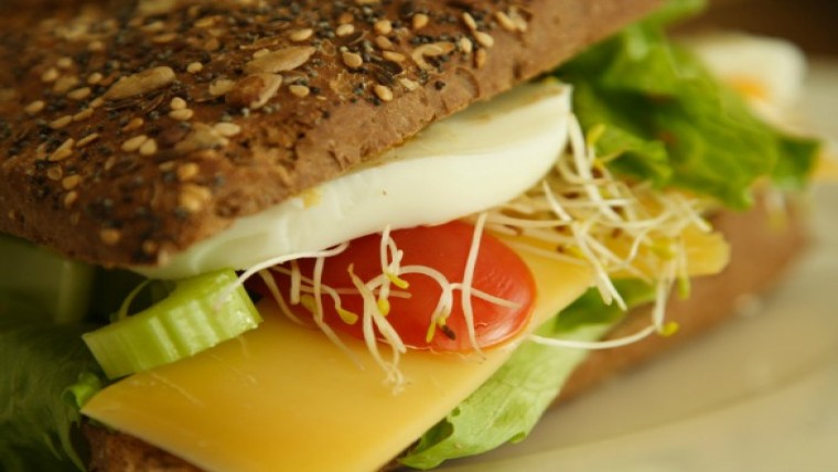 Kwart kenniswerkers naar kantoor voor gratis lunch