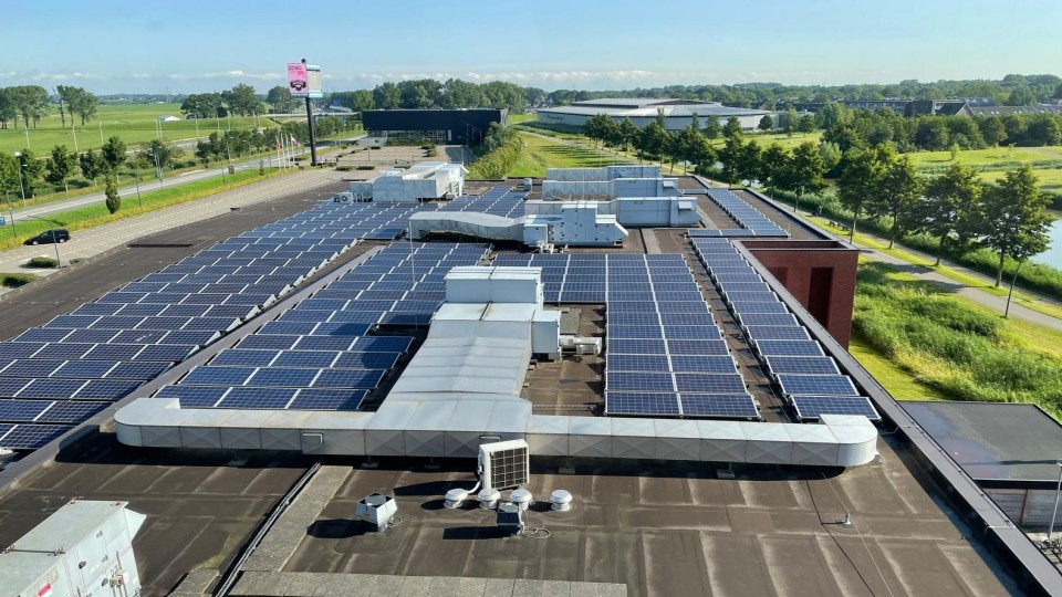 zonnepanelen op een bedrijf