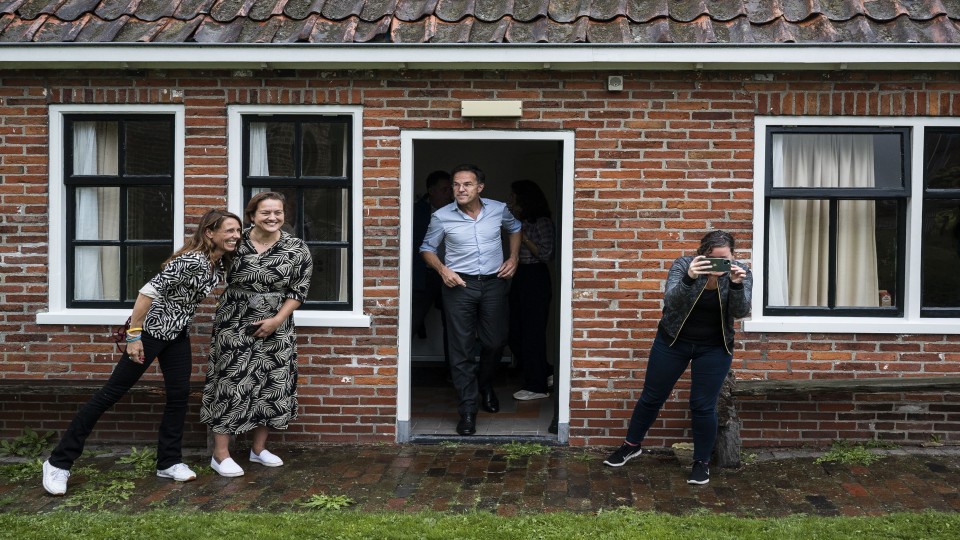 Demissionair premier Rutte bracht eind september een bezoek aan het Groningse dorp Woltersum.
