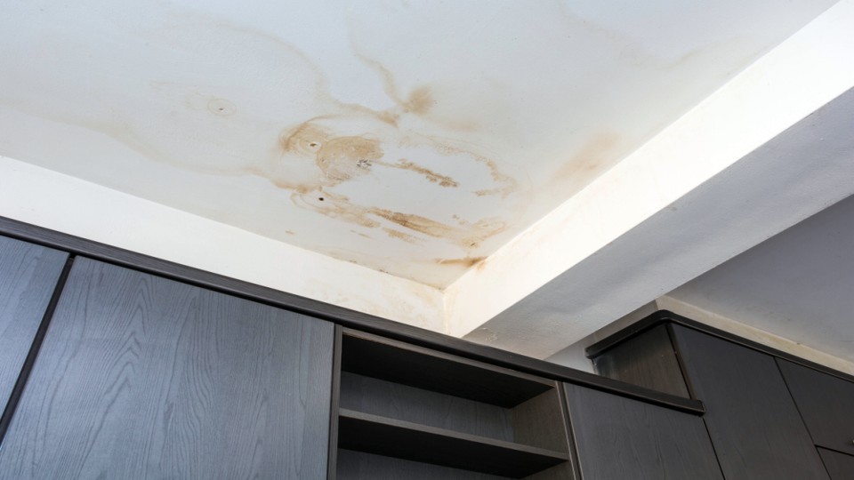 Vochtvlekken op plafond