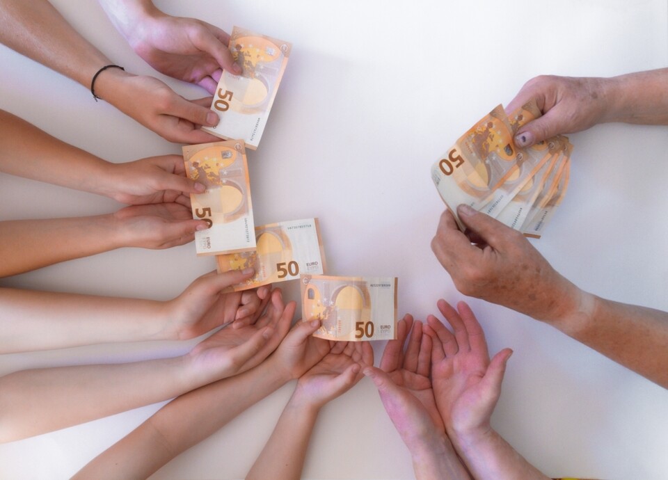 Handen met geld