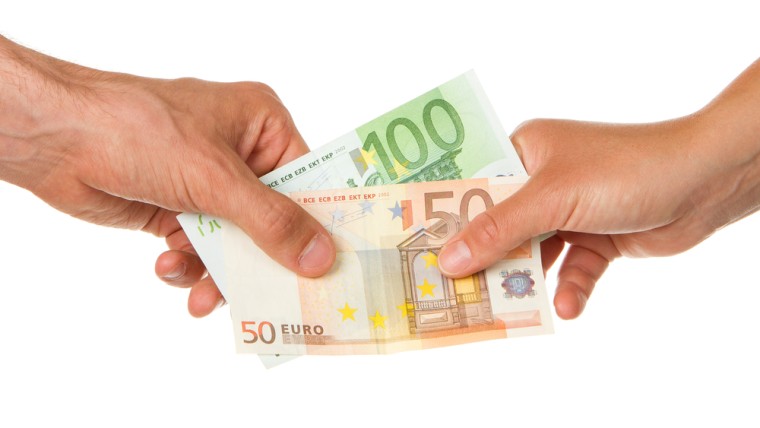 Tilburgse bijstandsgezinnen krijgen 150 euro 'gewoon geld' als experiment