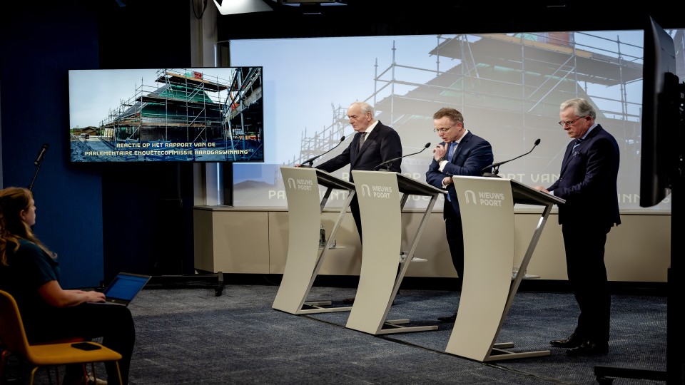 Johan Remkes, voorzitter van het Nationaal Programma Groningen, René Paas, Commissaris van de Koning en Koen Schuiling, burgemeester van…