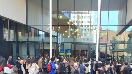 Simulatie toont effectieve oplossingen voor drukke toegang universiteitsgebouw