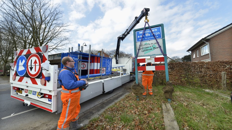 Vanwege een gemeentelijke herindeling worden de komborden vervangen. Foto: Flip Franssen/ANP