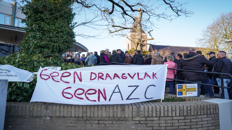 Protest tegen de komst van een azc in Bedum, Groningen