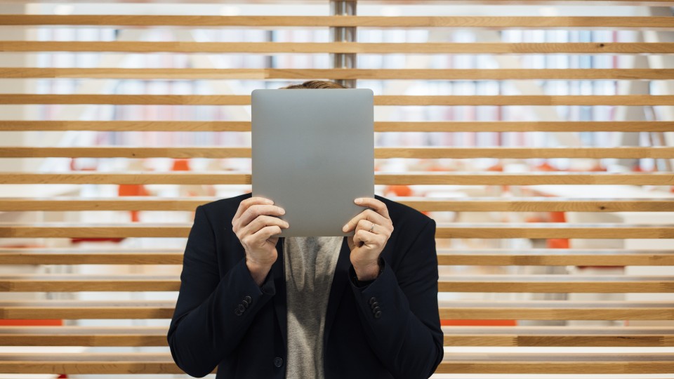 Man met tablet