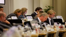 Griffiers tegen minimale zittingsduur raad