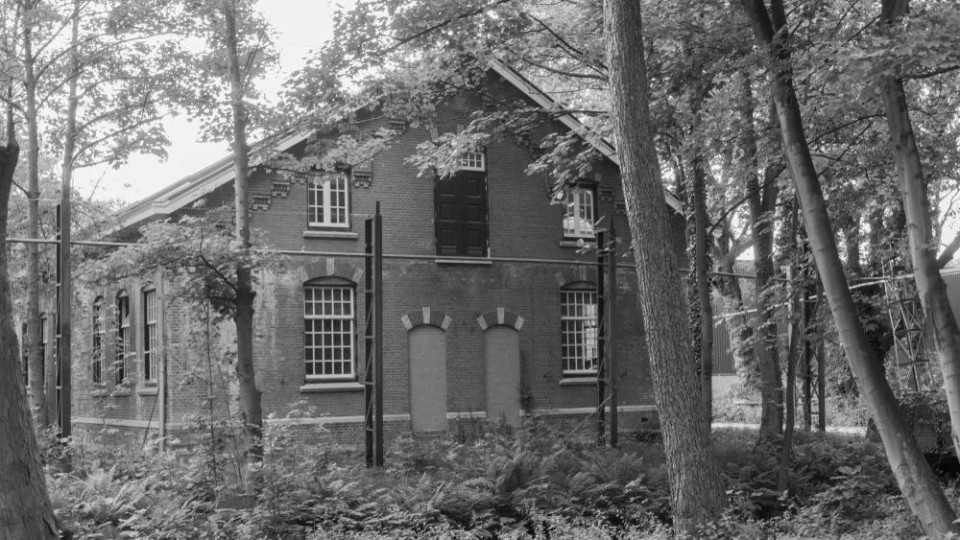 Gebouw op het Hembrug terrein in Zaanstad