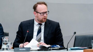 Heerma: bedreigers politieke ambtsdragers steviger aanpakken