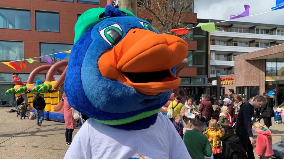 Diemo de eend - handhaver in Diemen